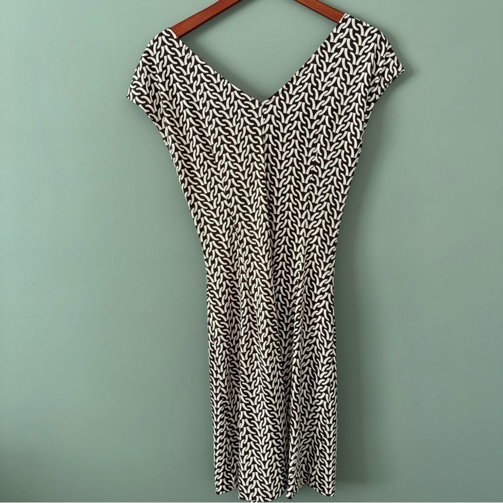 London Times Brown and Ivory Patterned Knot Front Short Cap Sleeve Dress 8 - Picture 5 of 9